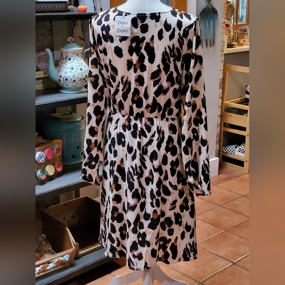 Leopard print faux wrap dress - Picture 2 of 3